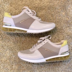 ✨ Michael Kors Womens Sneakers ✨